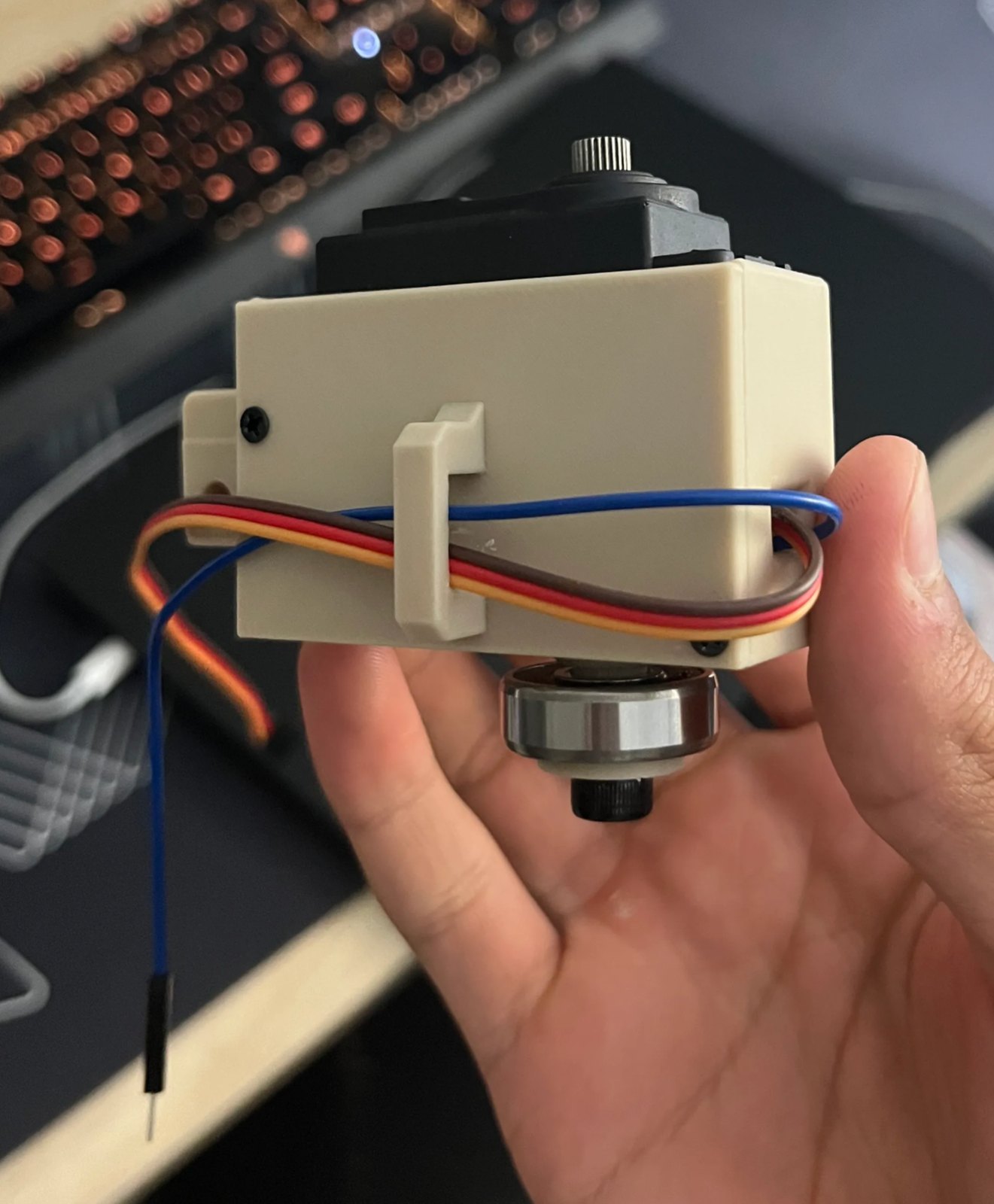 The first printed servo joint with a bearing and a wire soldered to the potentiometer